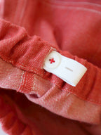 red frayed-hem denim shorts<span>ショートパンツ</span>