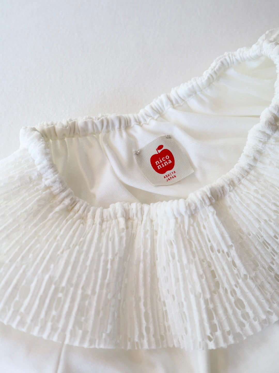 pleated collar tops<span>トップス</span>