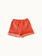 red frayed-hem denim shorts<span>ショートパンツ</span>