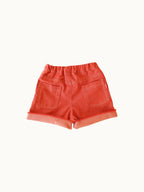red frayed-hem denim shorts<span>ショートパンツ</span>